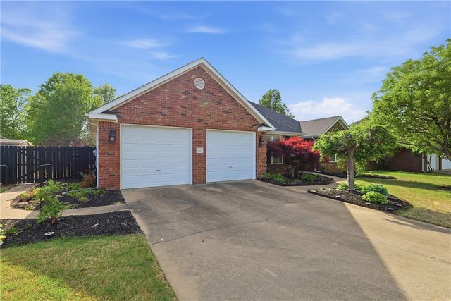 1299 Saint Andrews Circle, Fayetteville, AR 72701