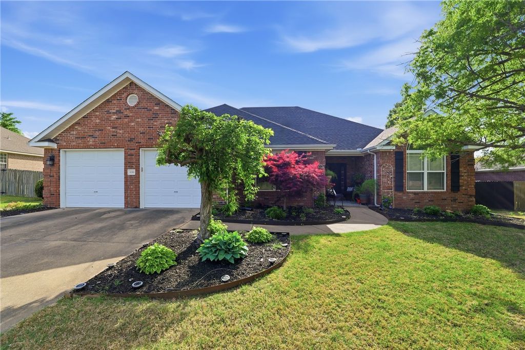 1299 Saint Andrews Circle, Fayetteville, AR 72701