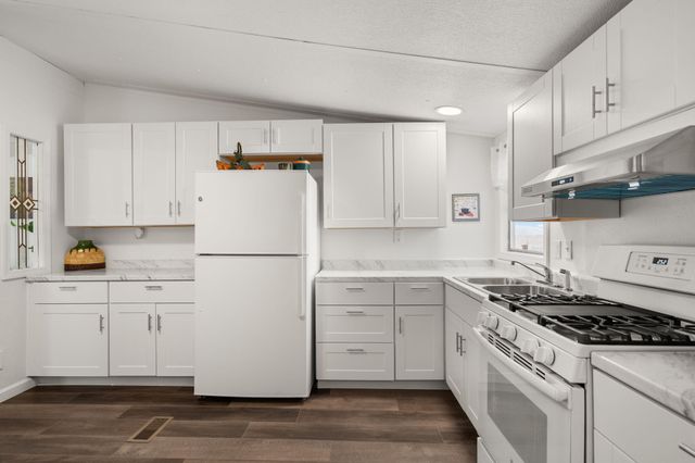 62 ViaJero Avenue, Moriarty, NM 87035