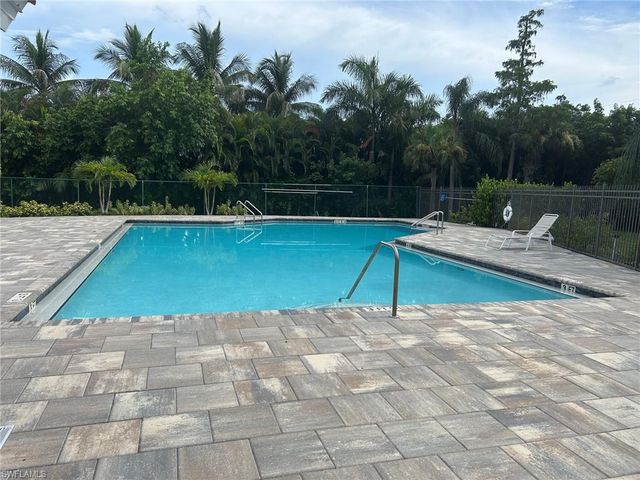 4215 Covey CIR 22B, Naples, FL 34109