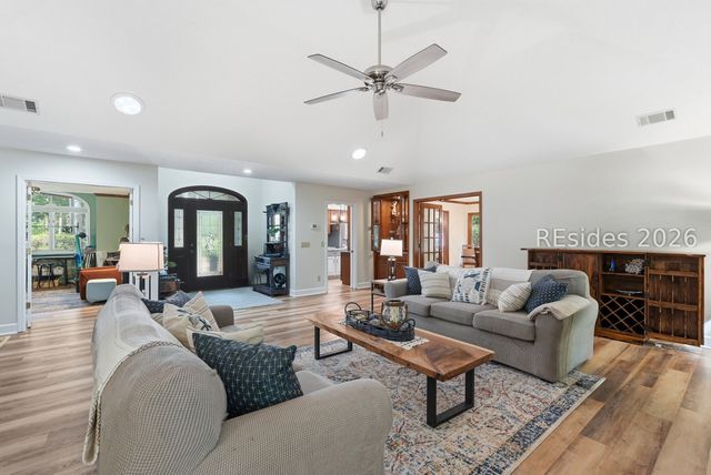 2 Hermit Crab Ct, Hilton Head Island, SC 29926