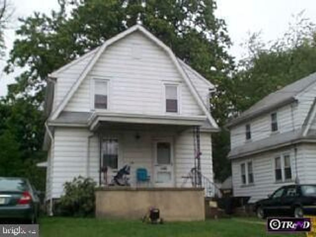 102 W CEDAR AVE, Oaklyn, NJ 08107