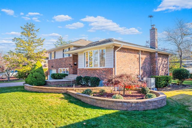 192 Birch Drive, Manhasset Hills, NY 11040