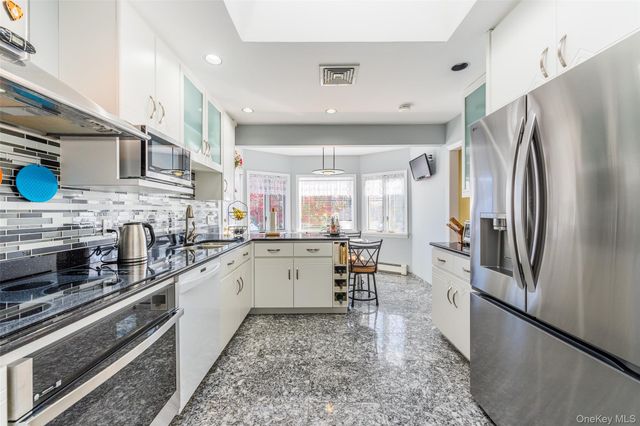 192 Birch Drive, Manhasset Hills, NY 11040