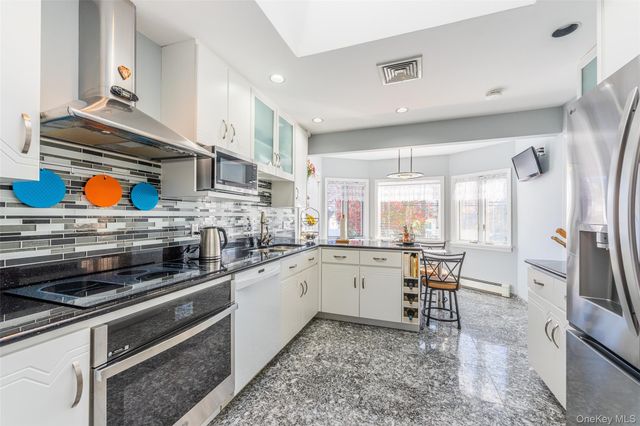 192 Birch Drive, Manhasset Hills, NY 11040