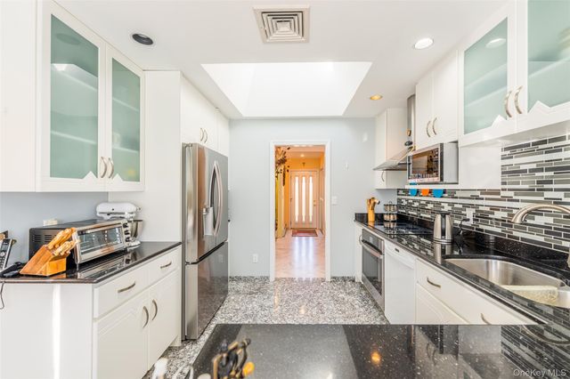 192 Birch Drive, Manhasset Hills, NY 11040