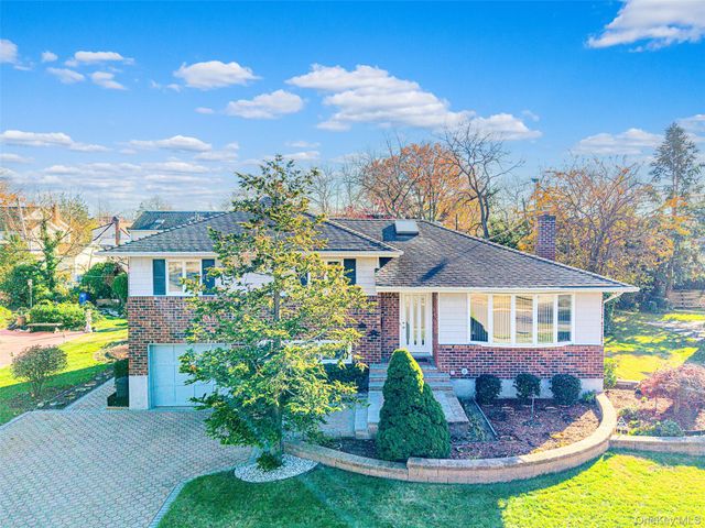 192 Birch Drive, Manhasset Hills, NY 11040