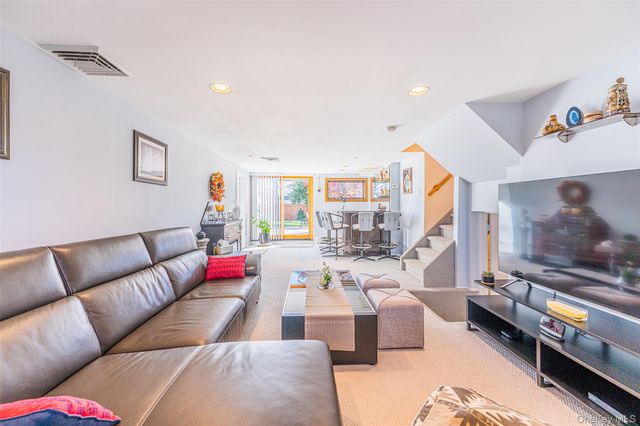 192 Birch Drive, Manhasset Hills, NY 11040