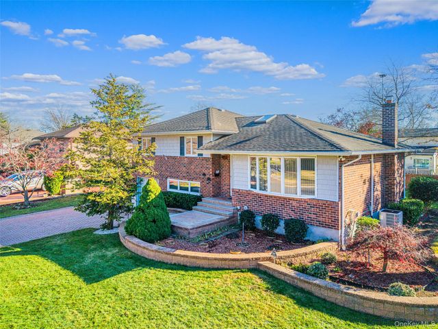 192 Birch Drive, Manhasset Hills, NY 11040