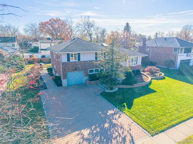 192 Birch Drive, Manhasset Hills, NY 11040