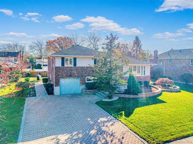 192 Birch Drive, Manhasset Hills, NY 11040