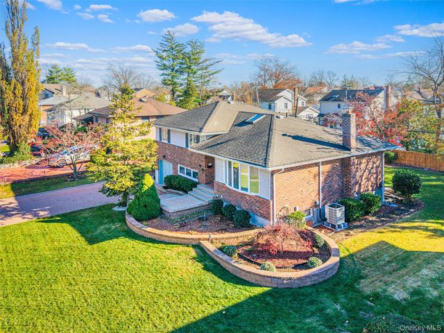 192 Birch Drive, Manhasset Hills, NY 11040