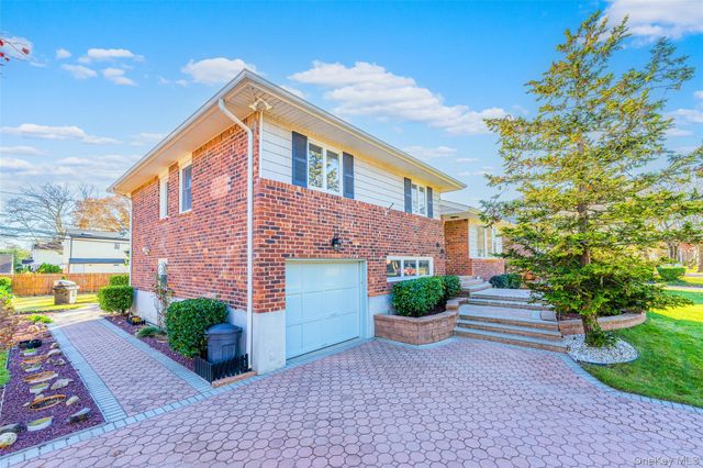 192 Birch Drive, Manhasset Hills, NY 11040