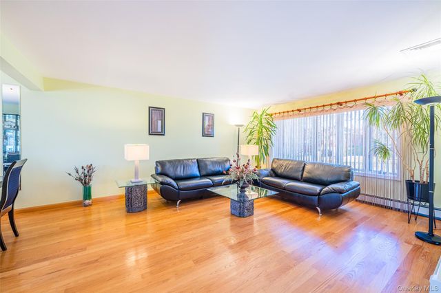 192 Birch Drive, Manhasset Hills, NY 11040