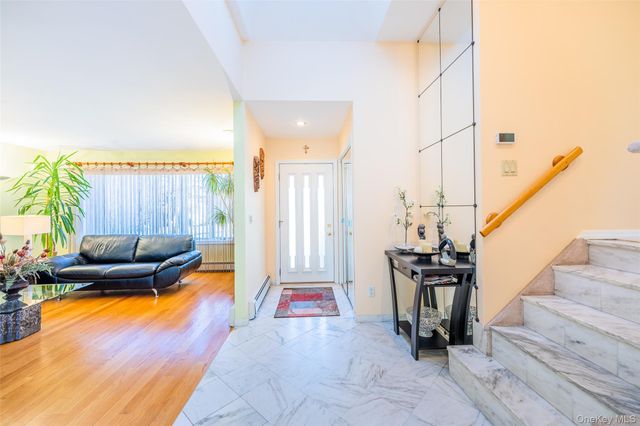 192 Birch Drive, Manhasset Hills, NY 11040