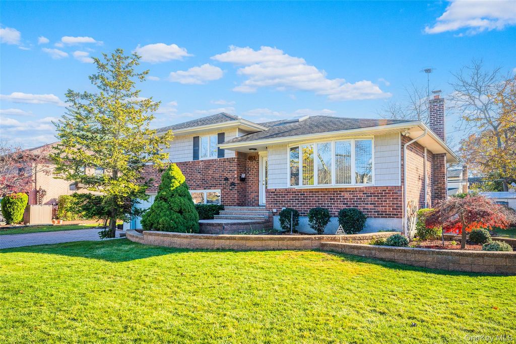 192 Birch Drive, Manhasset Hills, NY 11040