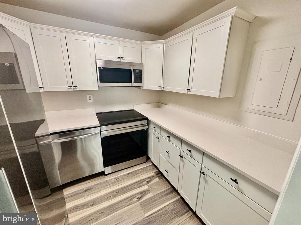 327 Saint Marys Ave # 7F, La Plata, MD 20646