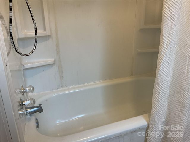 2138 SW Haven Circle, Lenoir, NC 28645