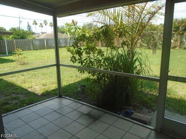 636 SE 13th CT, Cape Coral, FL 33990