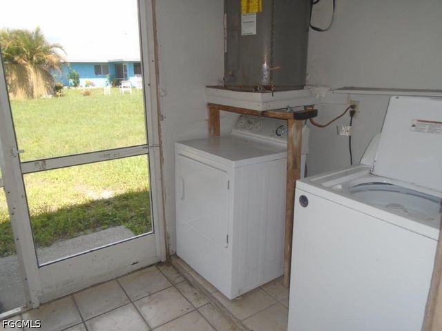 636 SE 13th CT, Cape Coral, FL 33990