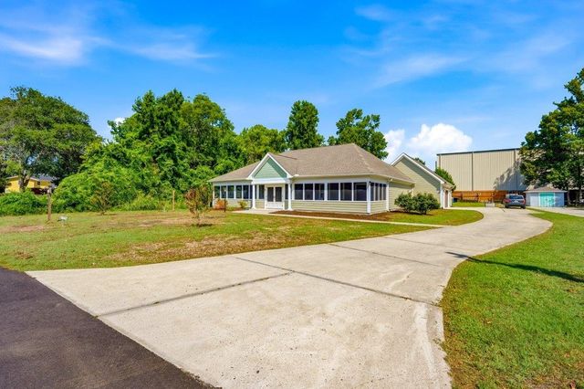 121 Willard St., Little River, SC 29566