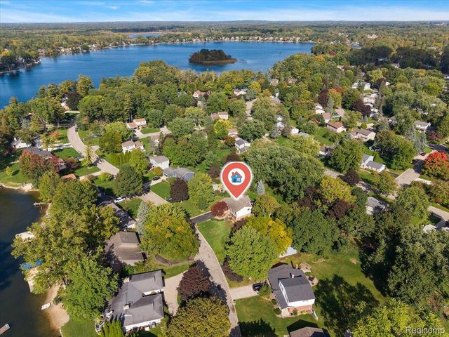2767 Saturn Drive, Orion Charter Township, MI 48360