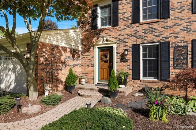 2767 Saturn Drive, Orion Charter Township, MI 48360