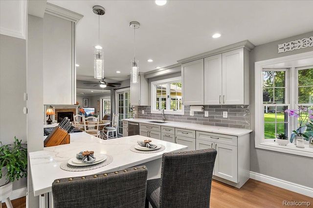 2767 Saturn Drive, Orion Charter Township, MI 48360