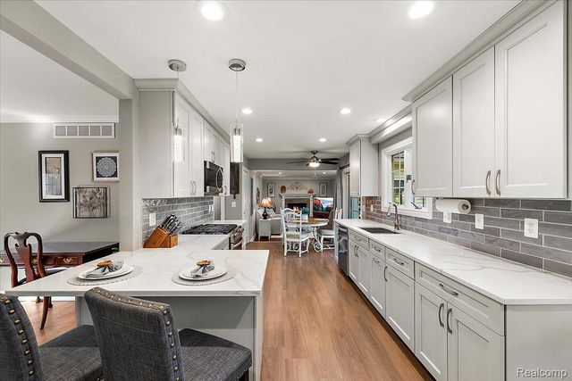 2767 Saturn Drive, Orion Charter Township, MI 48360