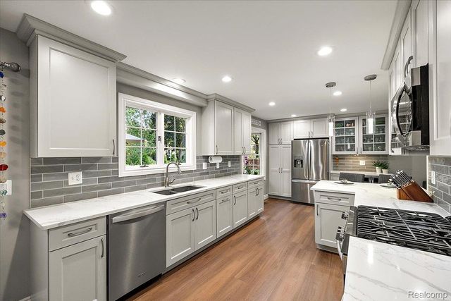 2767 Saturn Drive, Orion Charter Township, MI 48360