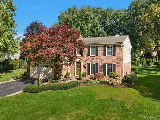 2767 Saturn Drive, Orion Charter Township, MI 48360