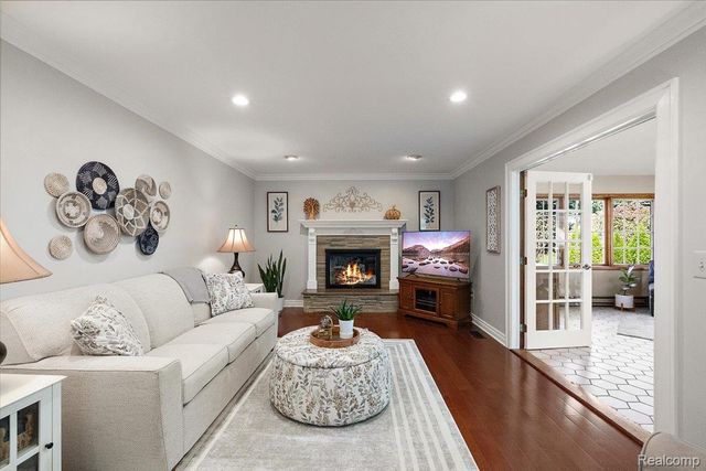 2767 Saturn Drive, Orion Charter Township, MI 48360