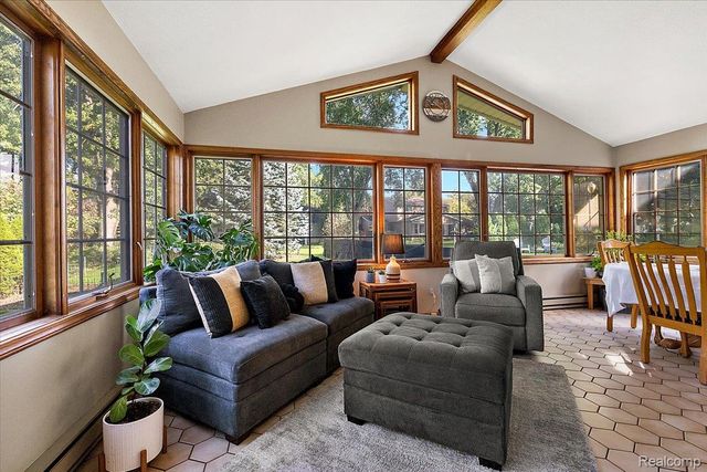 2767 Saturn Drive, Orion Charter Township, MI 48360