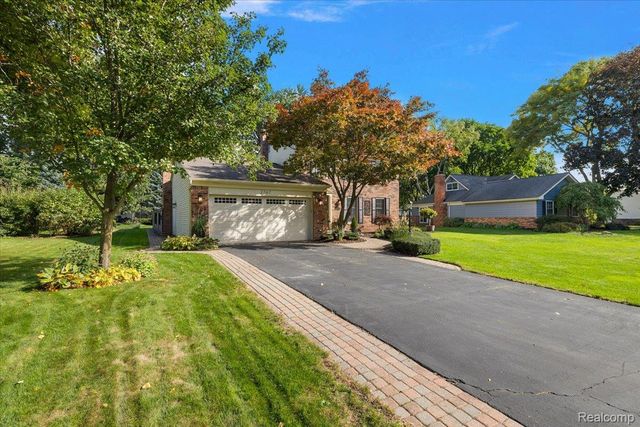 2767 Saturn Drive, Orion Charter Township, MI 48360