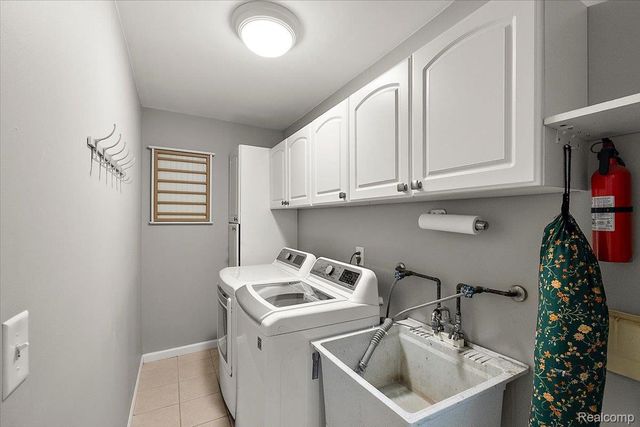 2767 Saturn Drive, Orion Charter Township, MI 48360