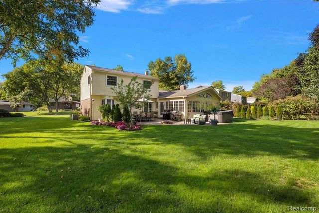 2767 Saturn Drive, Orion Charter Township, MI 48360