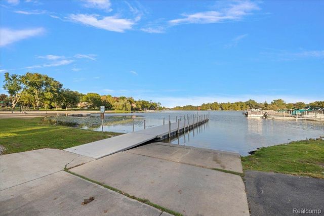 2767 Saturn Drive, Orion Charter Township, MI 48360