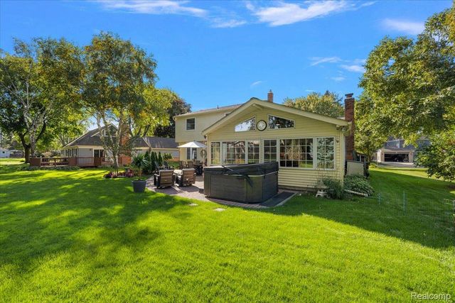 2767 Saturn Drive, Orion Charter Township, MI 48360