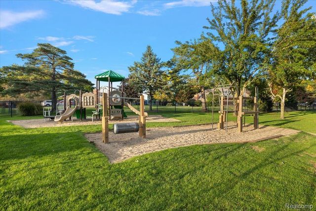 2767 Saturn Drive, Orion Charter Township, MI 48360