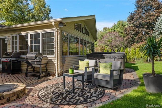 2767 Saturn Drive, Orion Charter Township, MI 48360