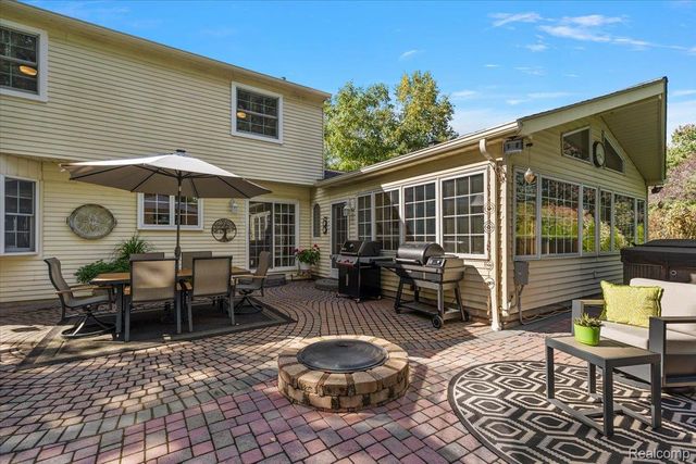 2767 Saturn Drive, Orion Charter Township, MI 48360