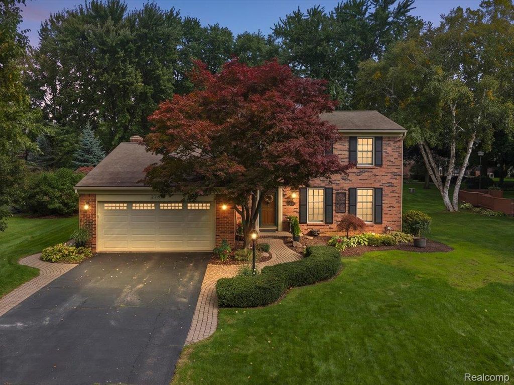 2767 Saturn Drive, Orion Charter Township, MI 48360
