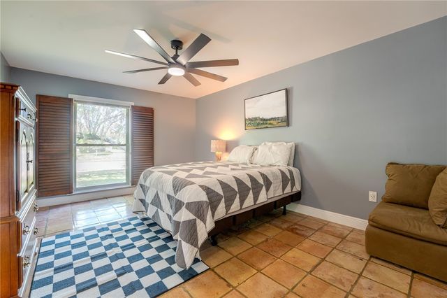 321 Bayshore Dr, Corpus Christi, TX 78412