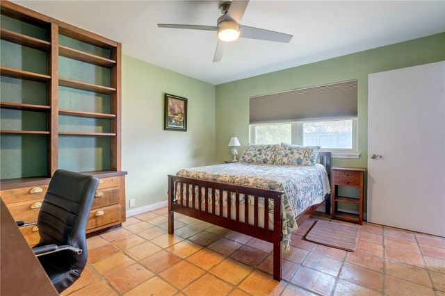 321 Bayshore Dr, Corpus Christi, TX 78412