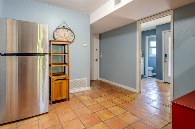 321 Bayshore Dr, Corpus Christi, TX 78412