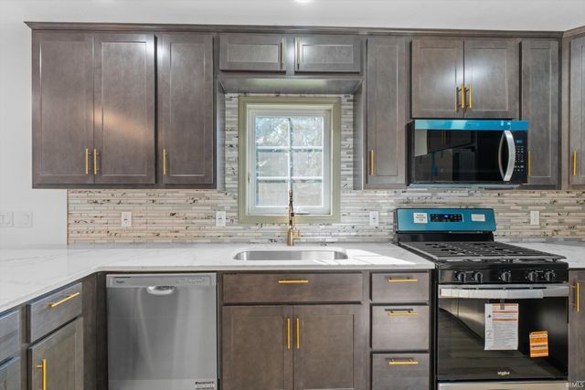 2933 Colonial Drive, Mishawaka, IN 46545