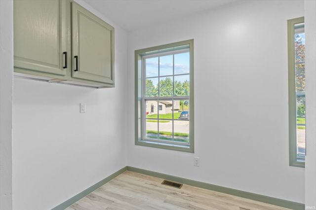 2933 Colonial Drive, Mishawaka, IN 46545