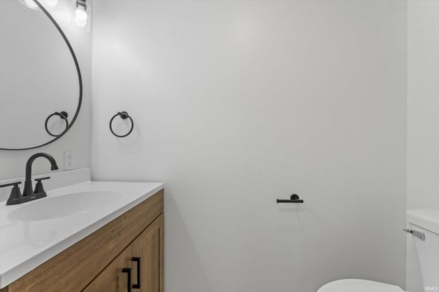 2933 Colonial Drive, Mishawaka, IN 46545