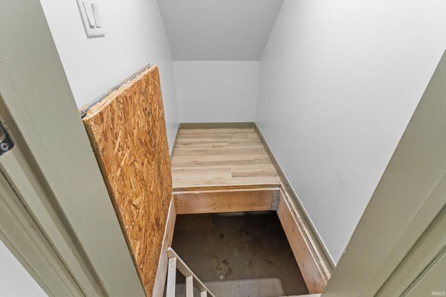 2933 Colonial Drive, Mishawaka, IN 46545