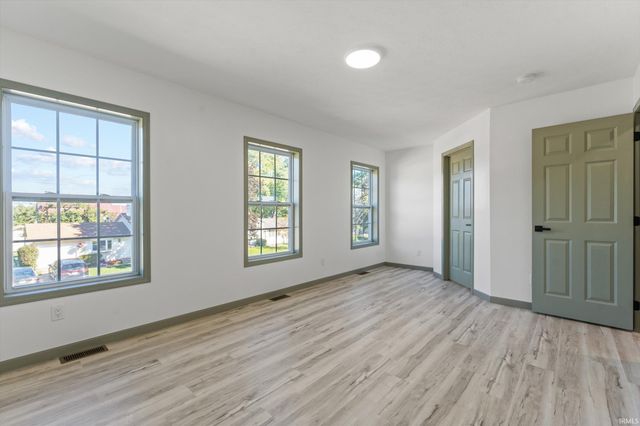 2933 Colonial Drive, Mishawaka, IN 46545
